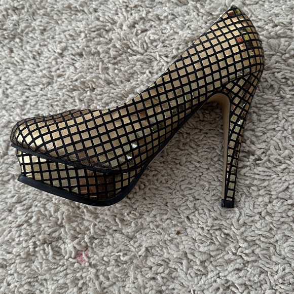 Iron fist platform golden pumps in mirror style - Picture 5 of 13